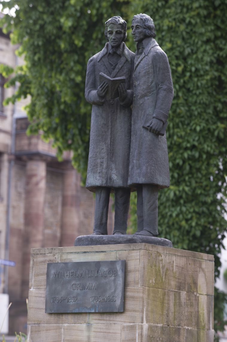 GrimmHeimat NordHessen - Brüder Grimm Denkmal in Kassel