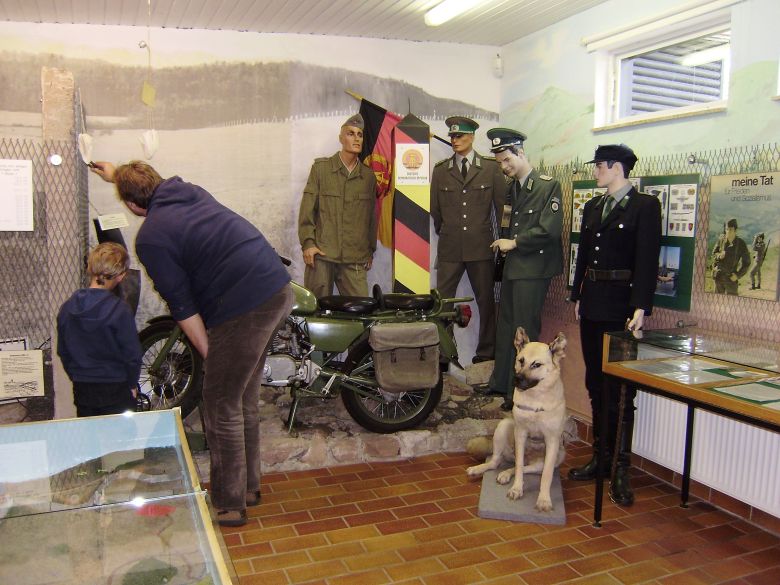 Ausstellung im Grenzmuseum Schifflersgrund bei Bad Sooden-Allendorf im Geo-Naturpark Frau-Holle-Land 